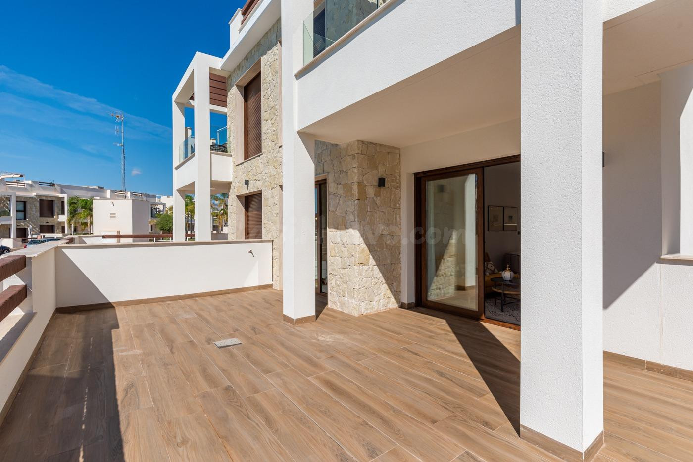 BUNGALOW PLANTA BAJA EN RESIDENCIAL DE LUJO - foto 2