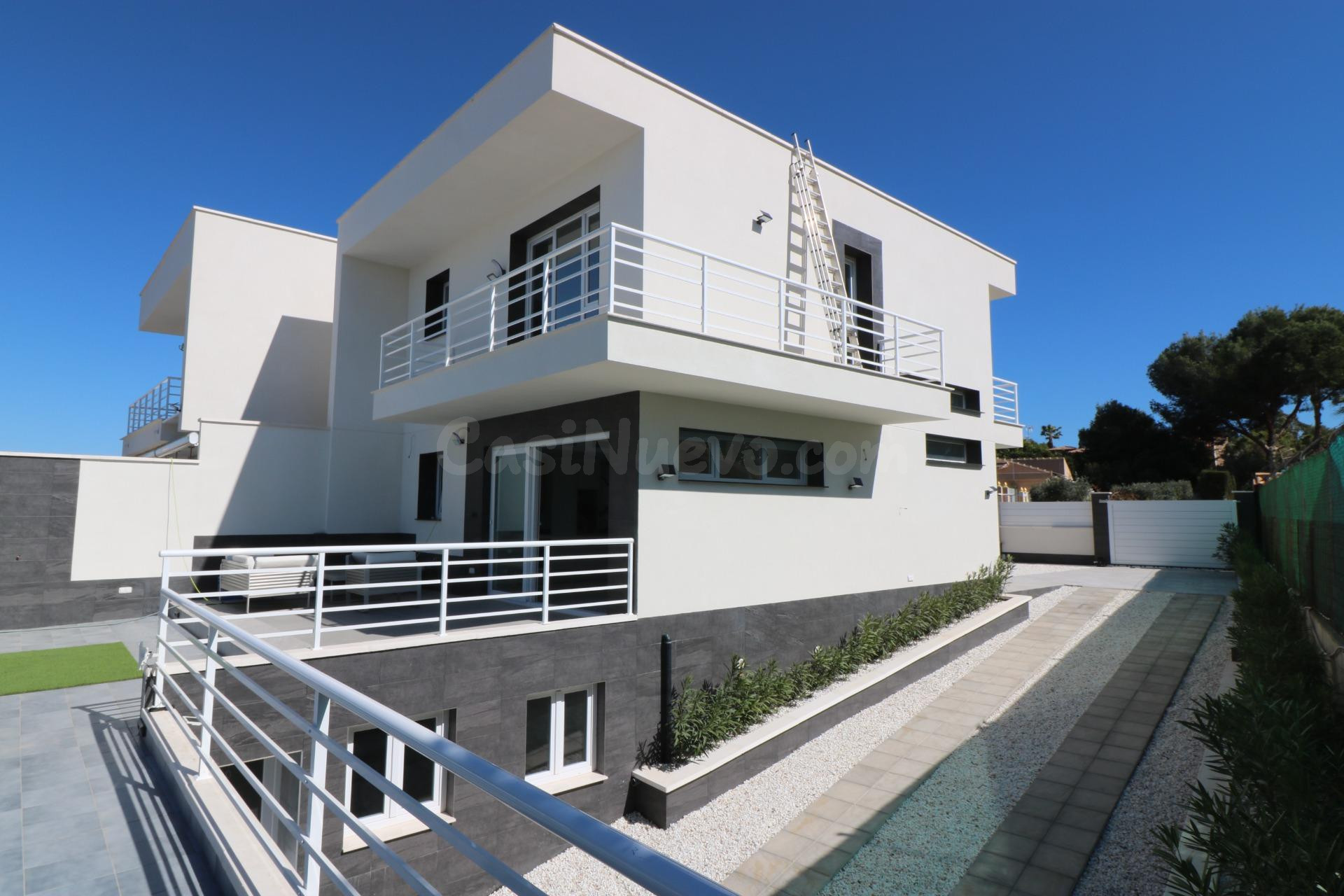 "Villa de Lujo de Estilo Moderno con Piscina Propia en la Zo - foto 3
