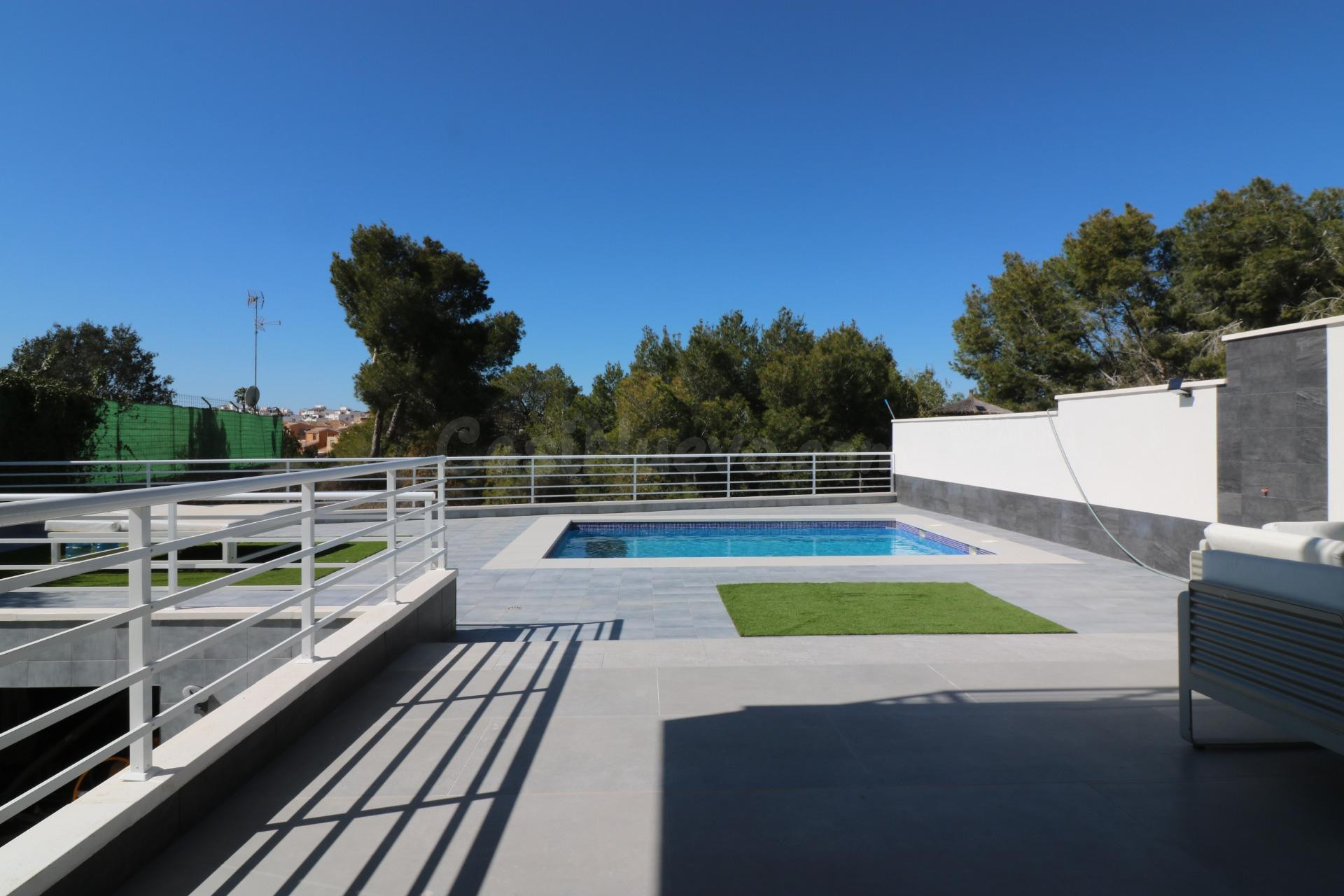 "Villa de Lujo de Estilo Moderno con Piscina Propia en la Zo - foto 5
