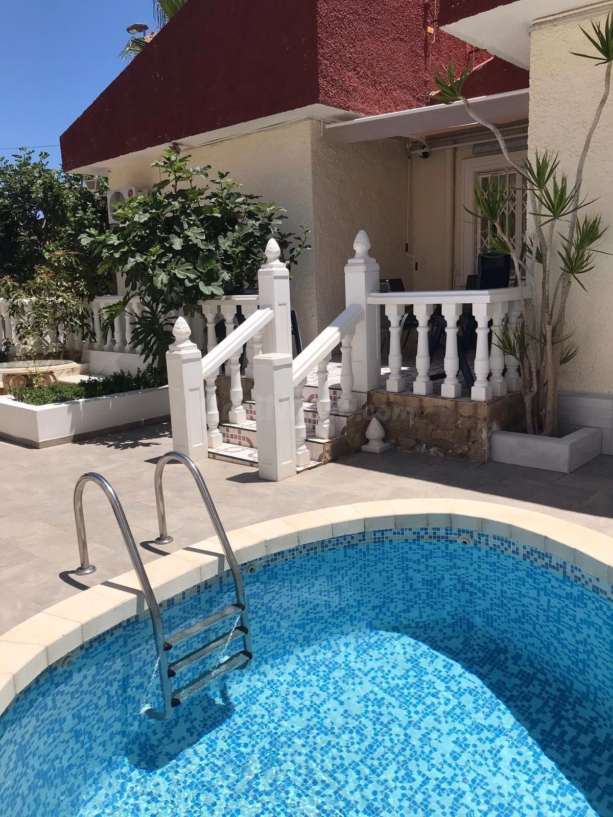 Chalet independiente con piscina y casa de invitados - foto 3