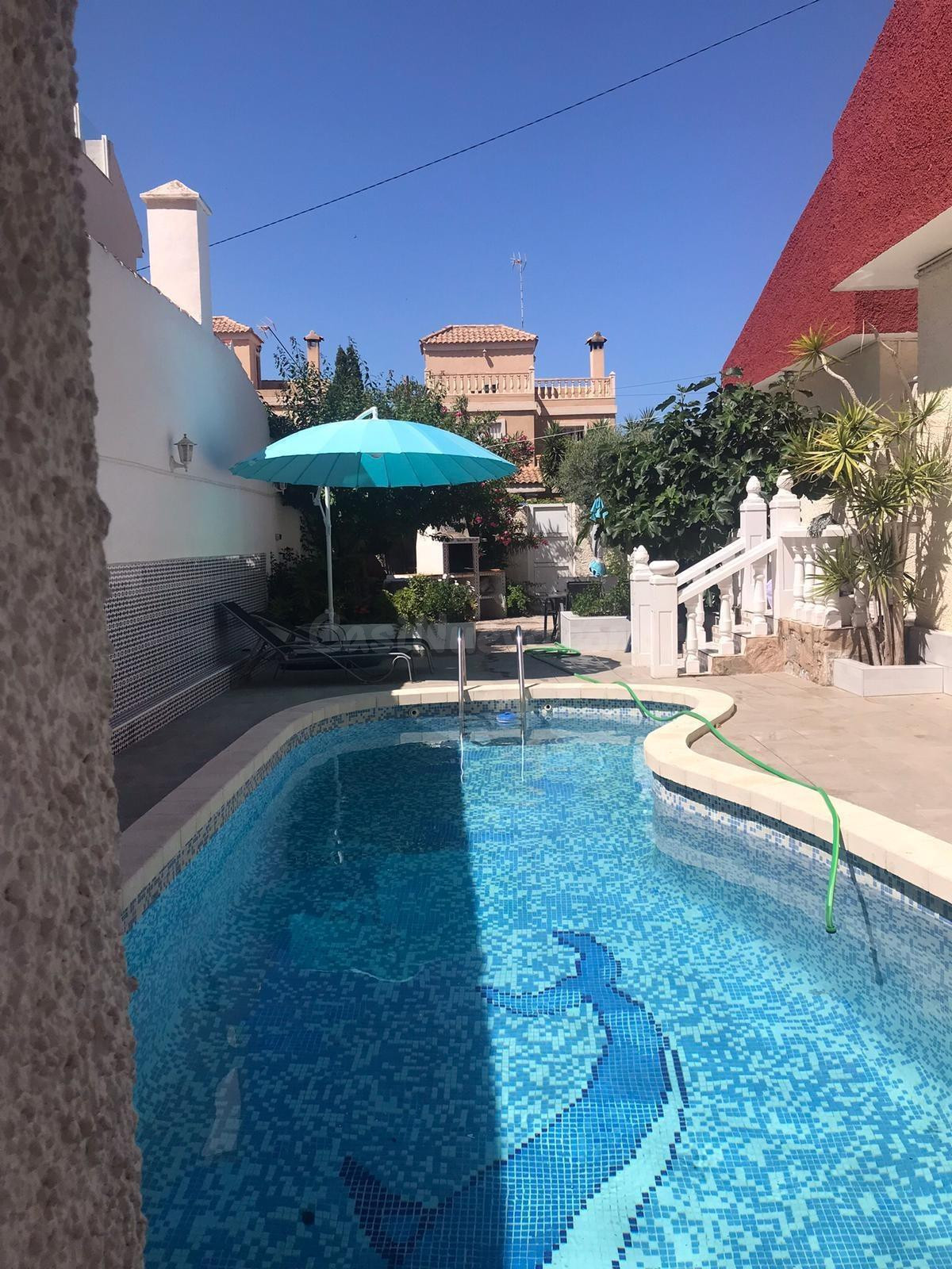 Chalet independiente con piscina y casa de invitados - foto 4