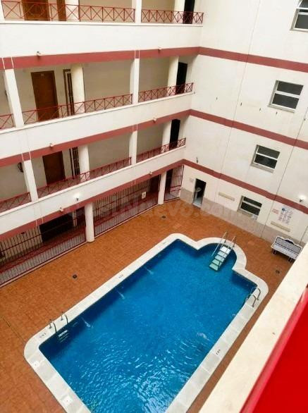 Luminoso Piso Amueblado de 2 habitaciones con Piscina en Par