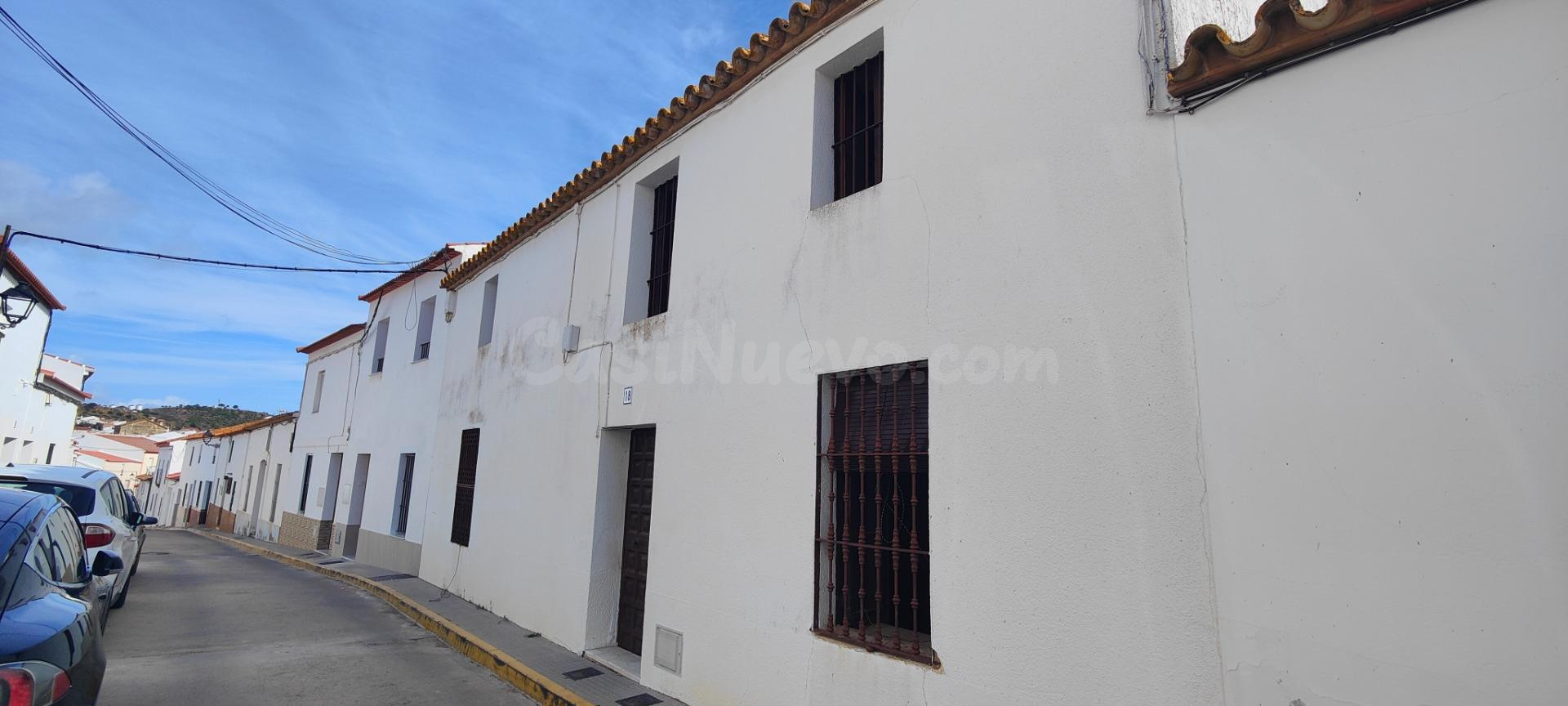 Casa rústica en Villanueva de los Castillejos - foto 2