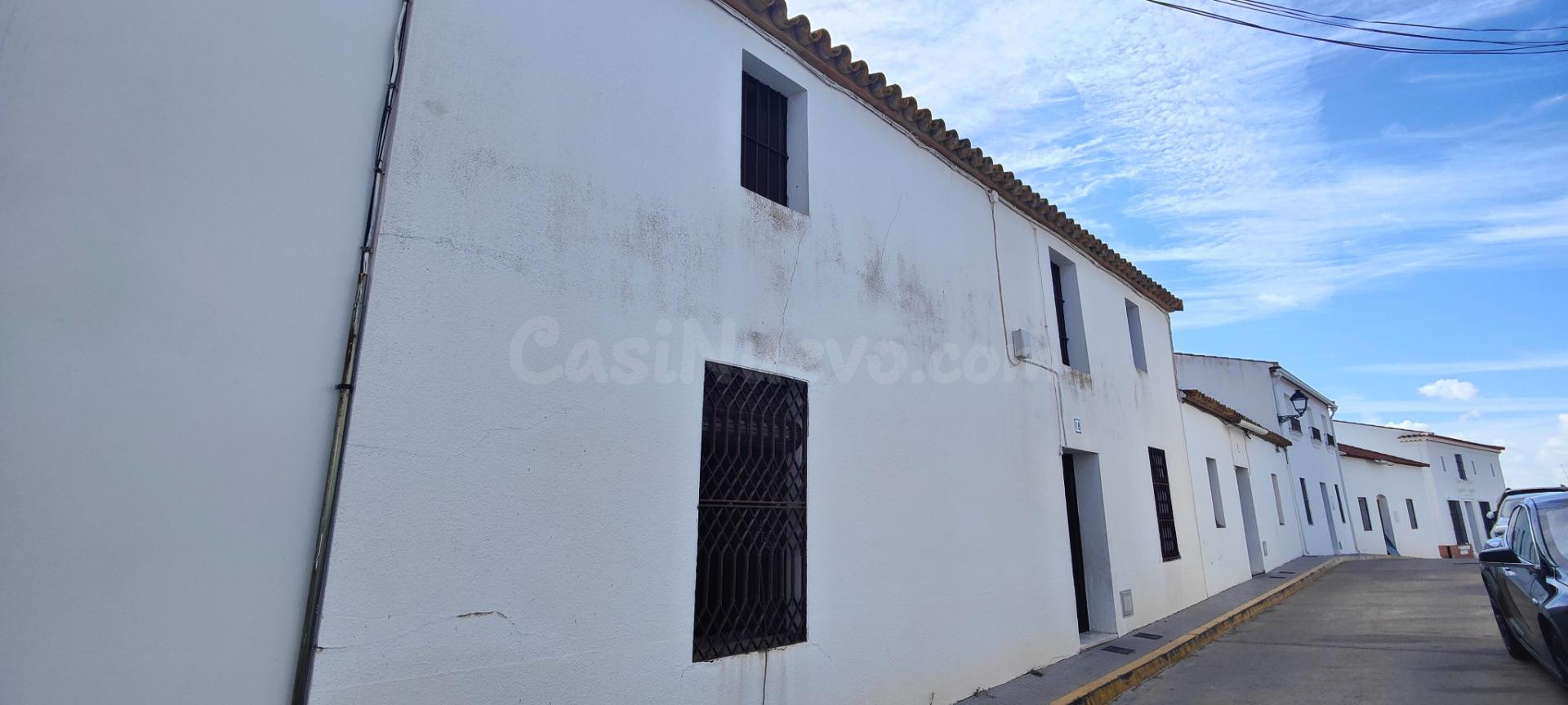 Casa rústica en Villanueva de los Castillejos - foto 3