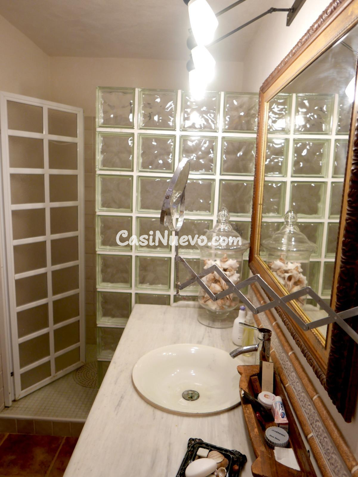 Oportunidad de Inversión: Bar de Cócteles Único con Alojamie - foto 17