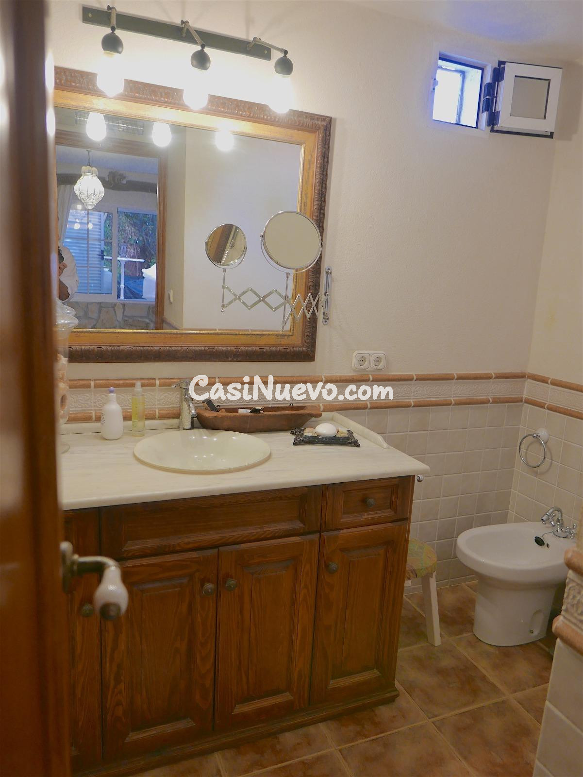 Oportunidad de Inversión: Bar de Cócteles Único con Alojamie - foto 18