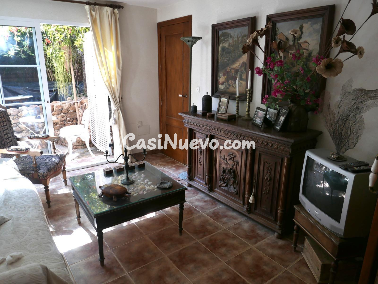 Oportunidad de Inversión: Bar de Cócteles Único con Alojamie - foto 20