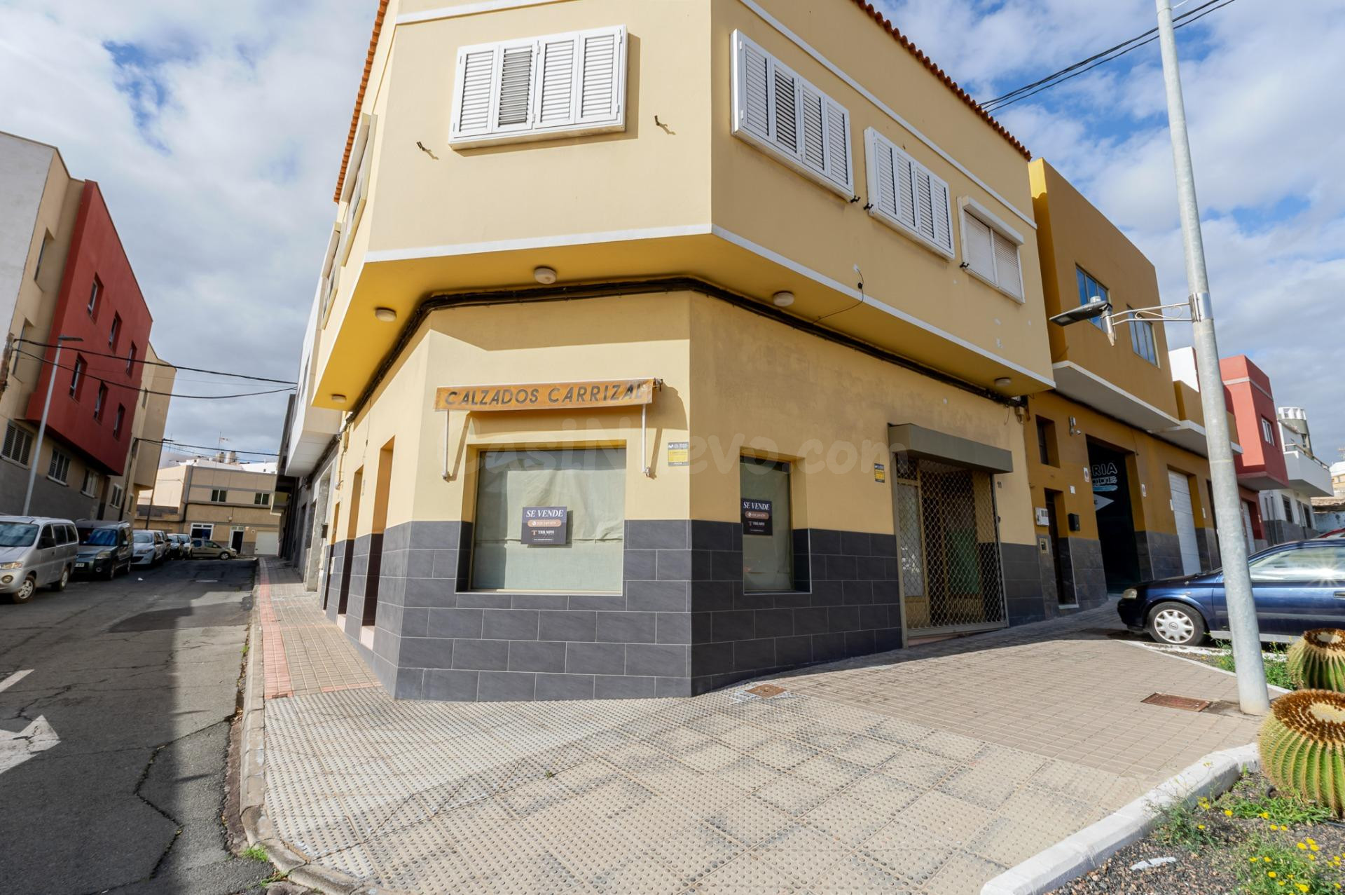 LOCAL COMERCIAL EN ESQUINA EN CARRIZAL