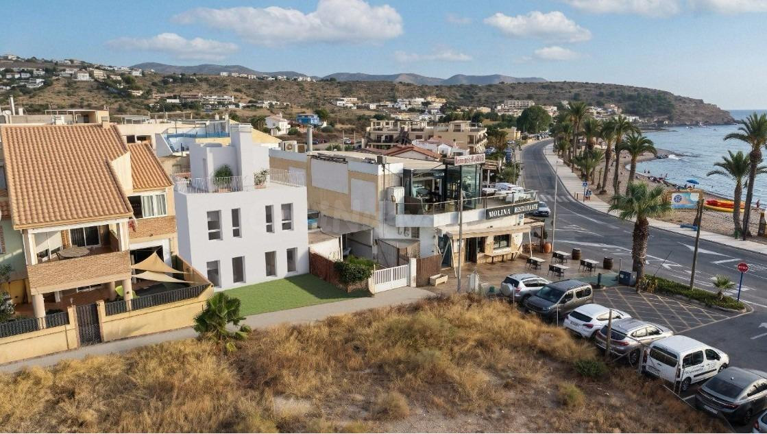 NUEVA CONSTRUCCIÓN EN LA AZOHÍA !!