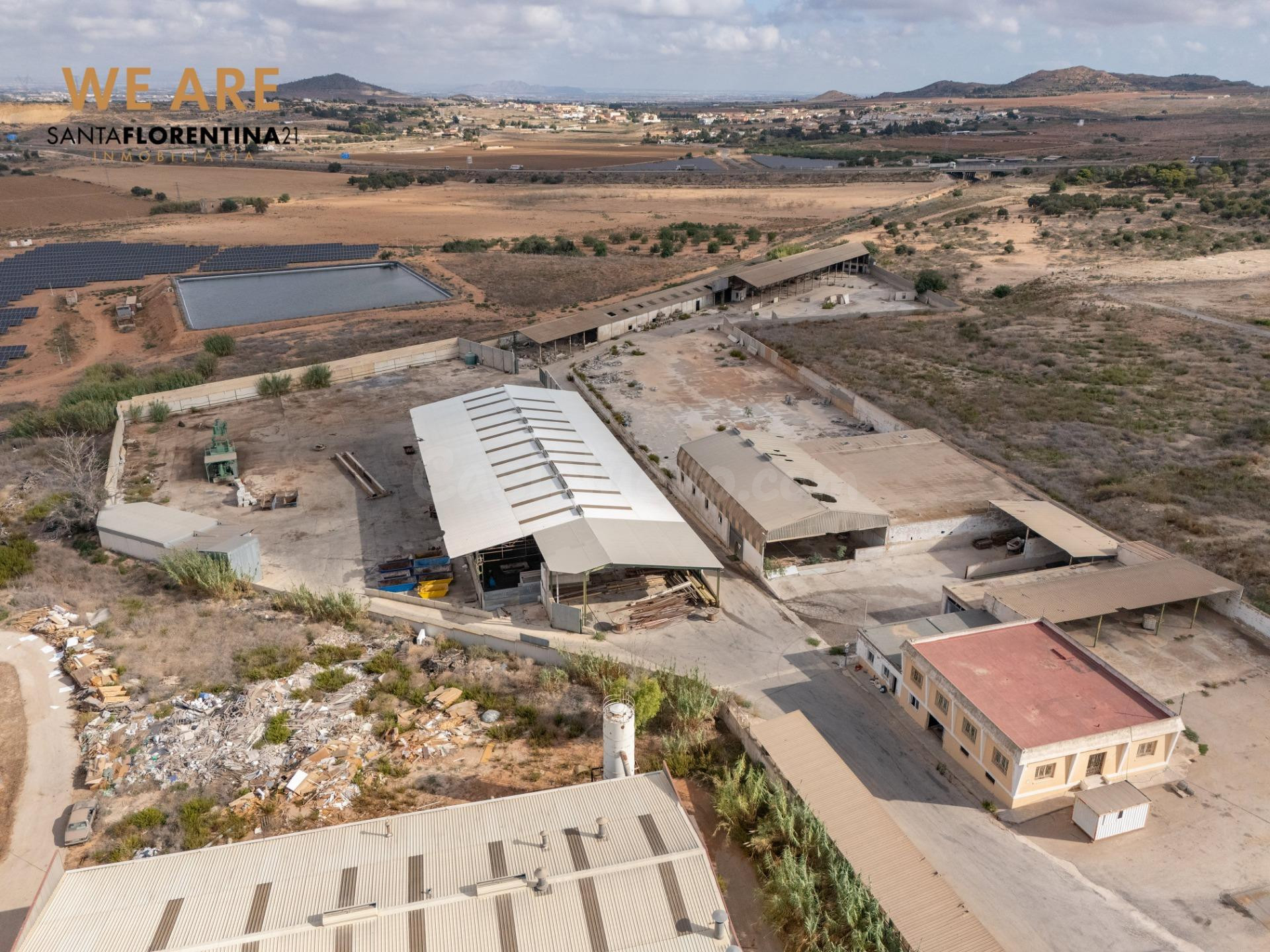 COMPLEJO INDUSTRIAL CON NAVES Y EQUIPAMIENTO