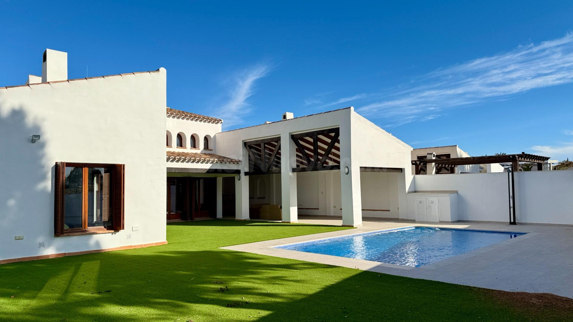 Absolutamente increíble gran villa en primera línea en El Va