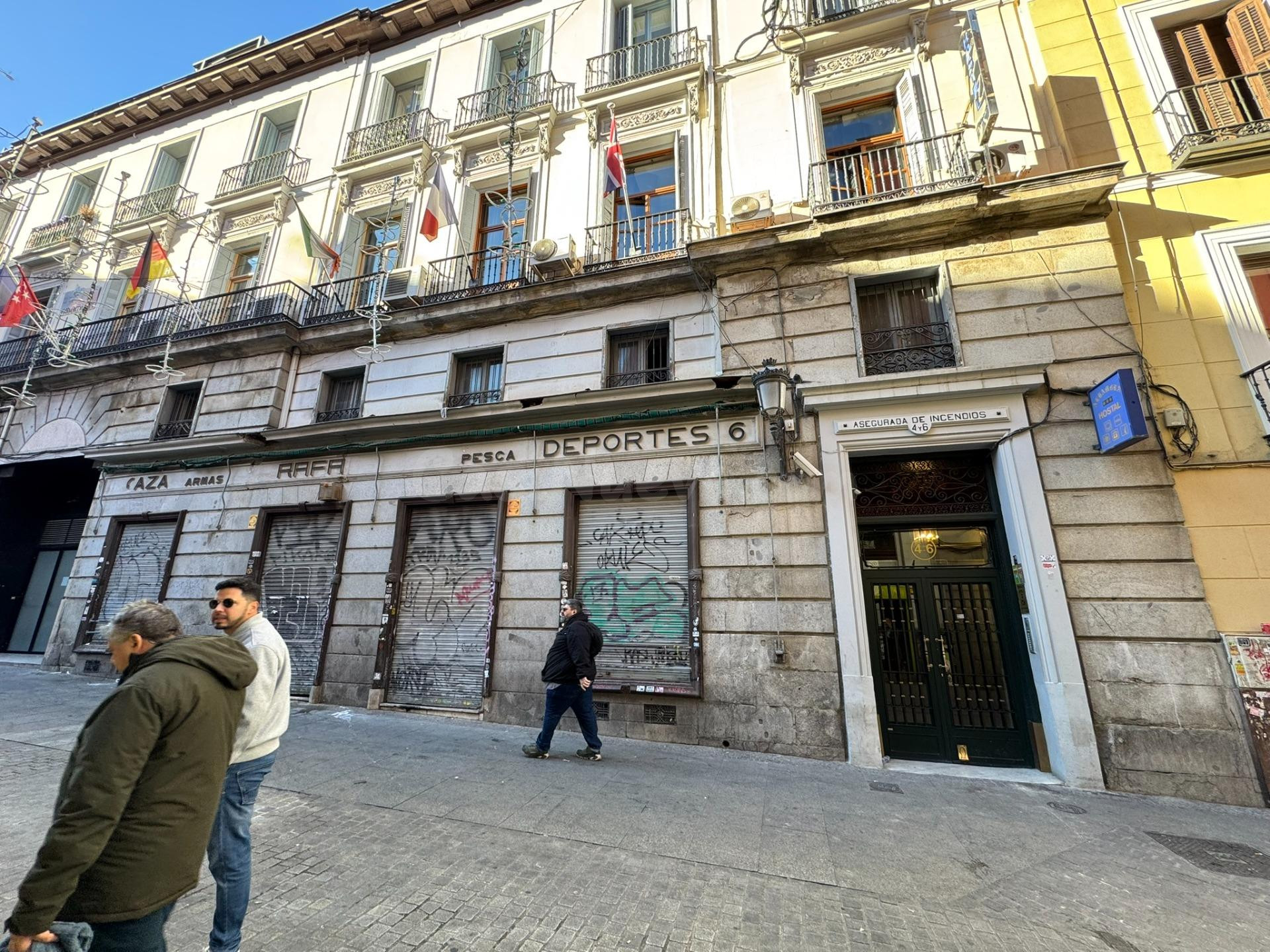 calle Espoz y Mina inmueble para convertir en apartamentos de alquiler de temporada - foto 2