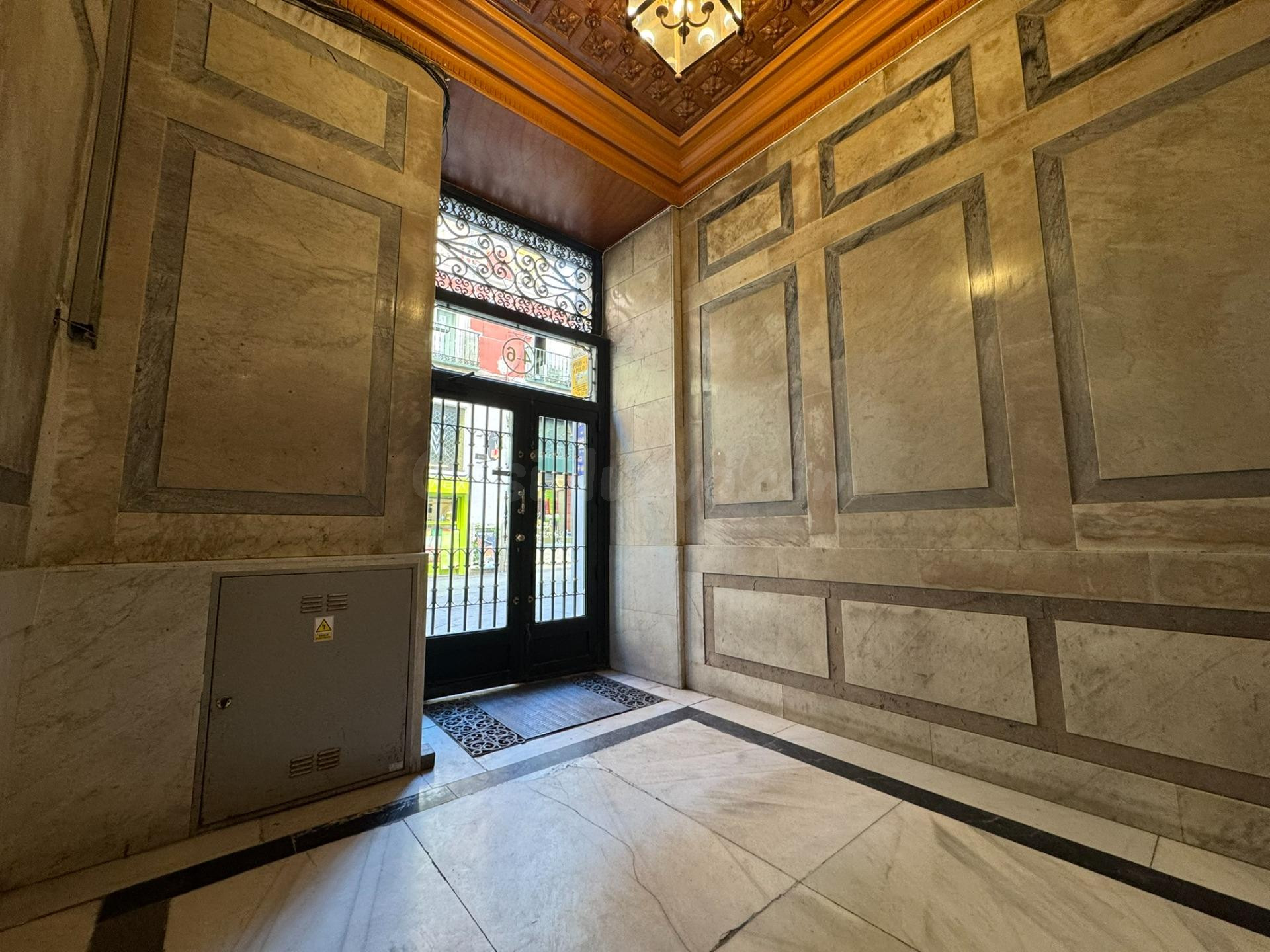 calle Espoz y Mina inmueble para convertir en apartamentos de alquiler de temporada - foto 3