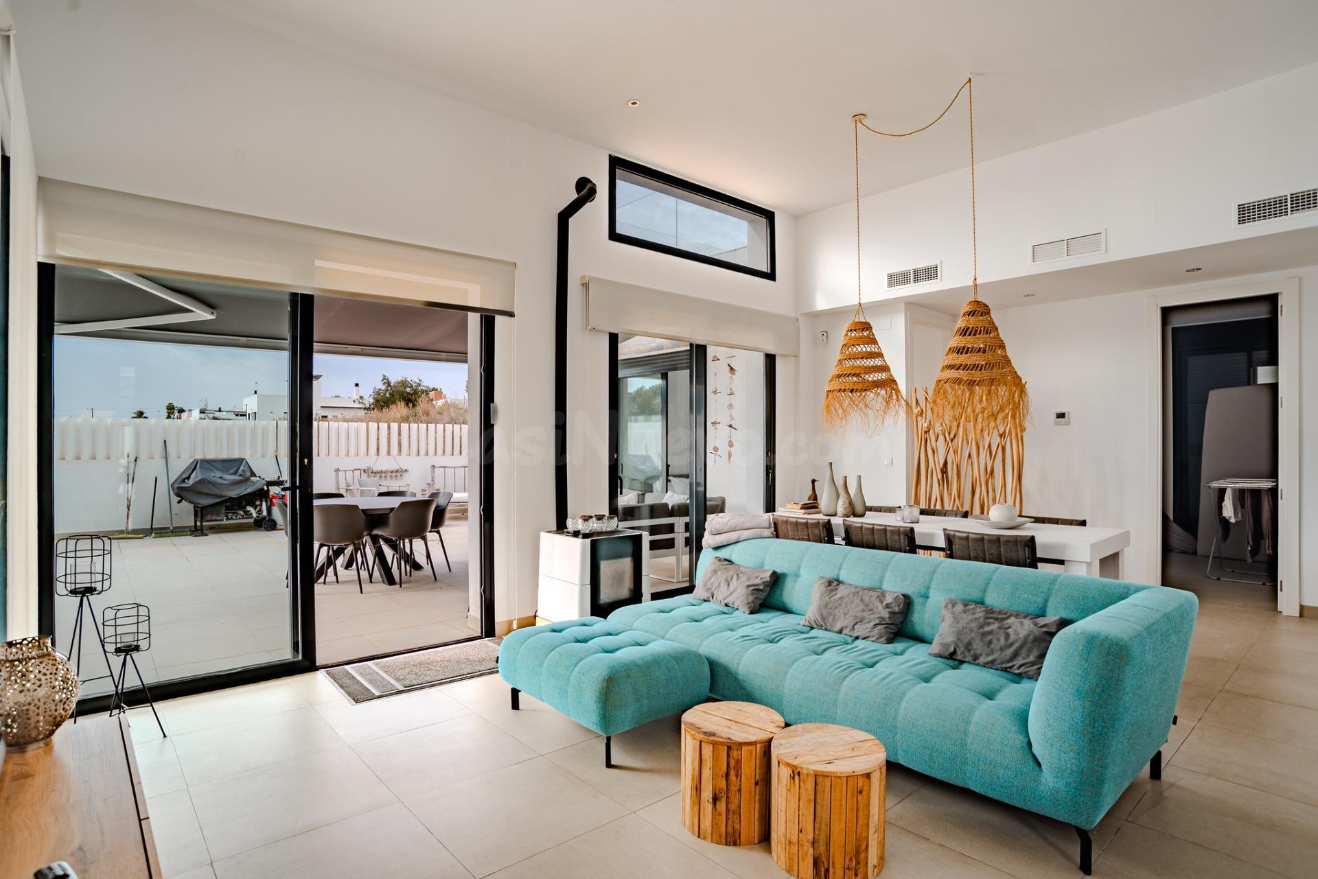 Moderno chalet independiente de reciente construcción – todo