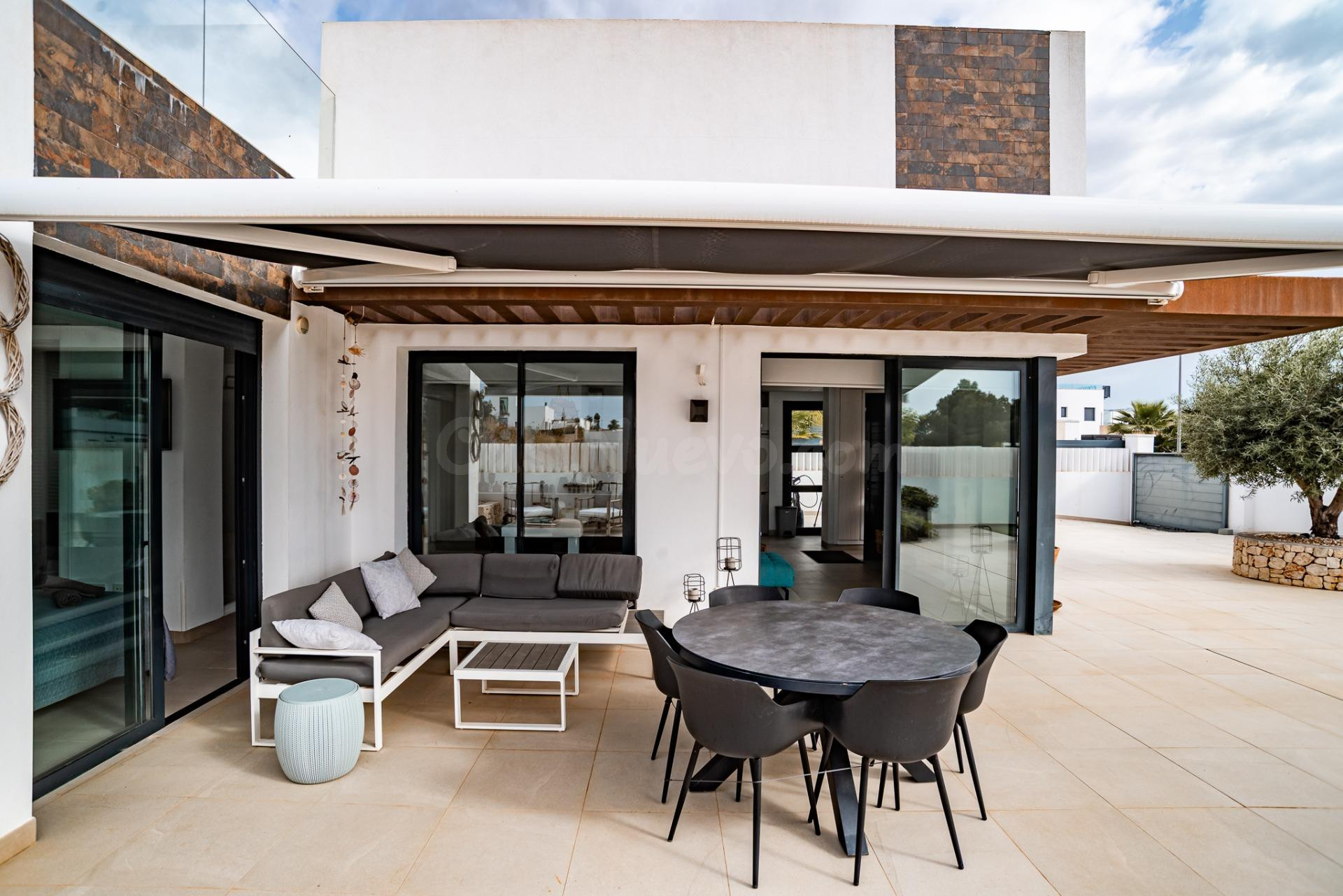 Moderno chalet independiente de reciente construcción – todo - foto 4