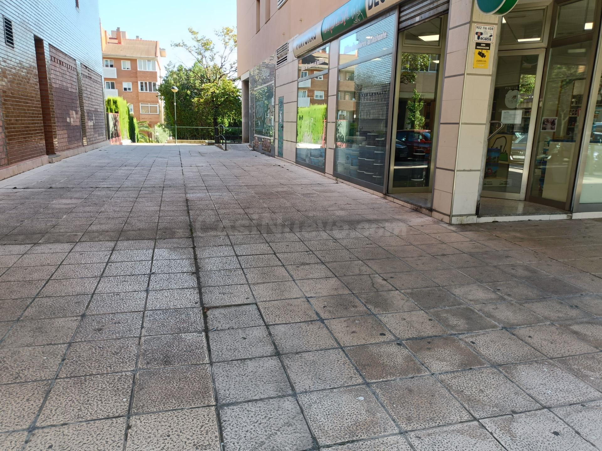 SE ALQUILA LOCAL EN CALLE EL GLOBO (PARQUE GOYA) - foto 4