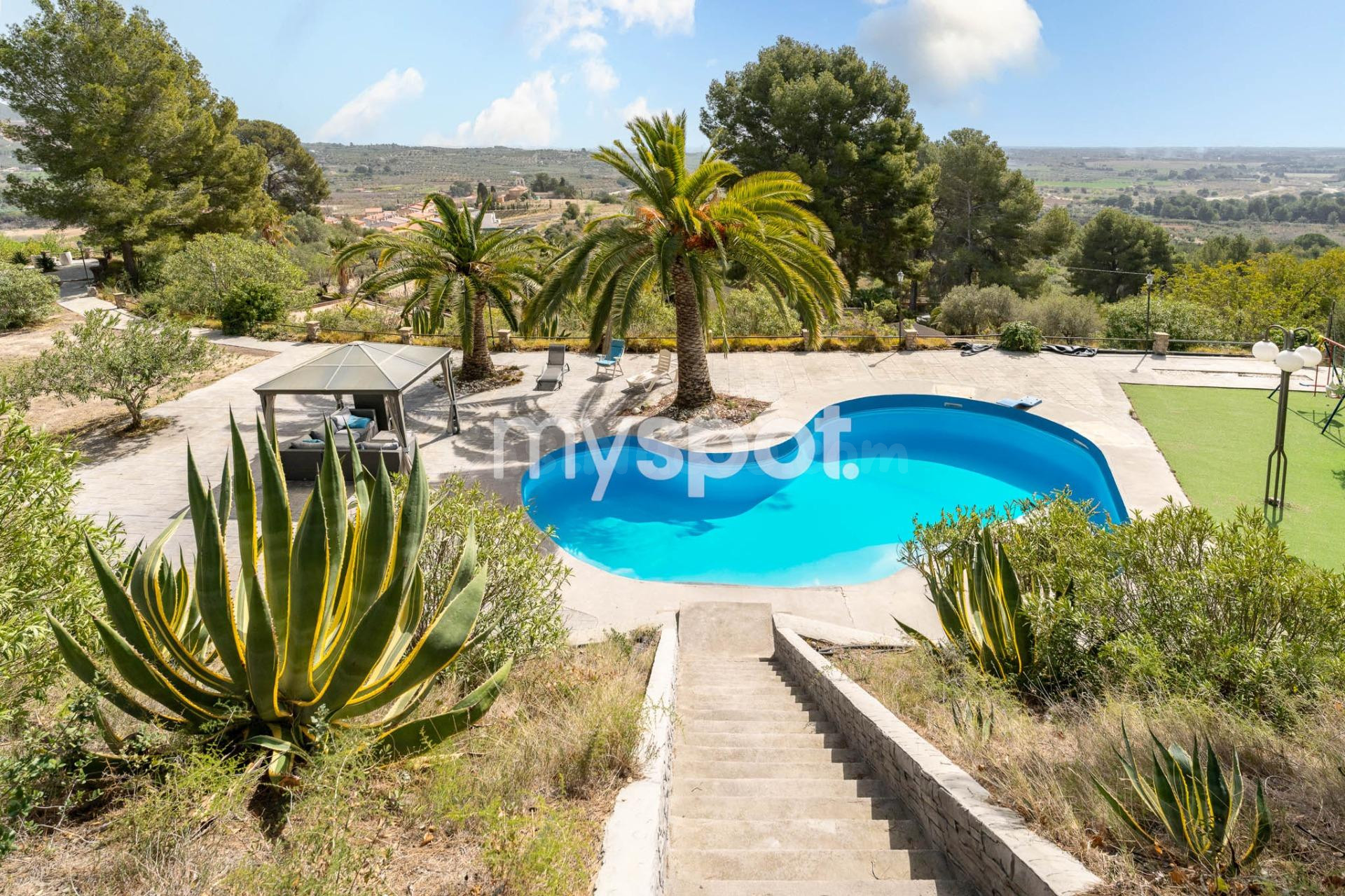 Villa mediterránea con casa de invitados con piscina y vista - foto 3
