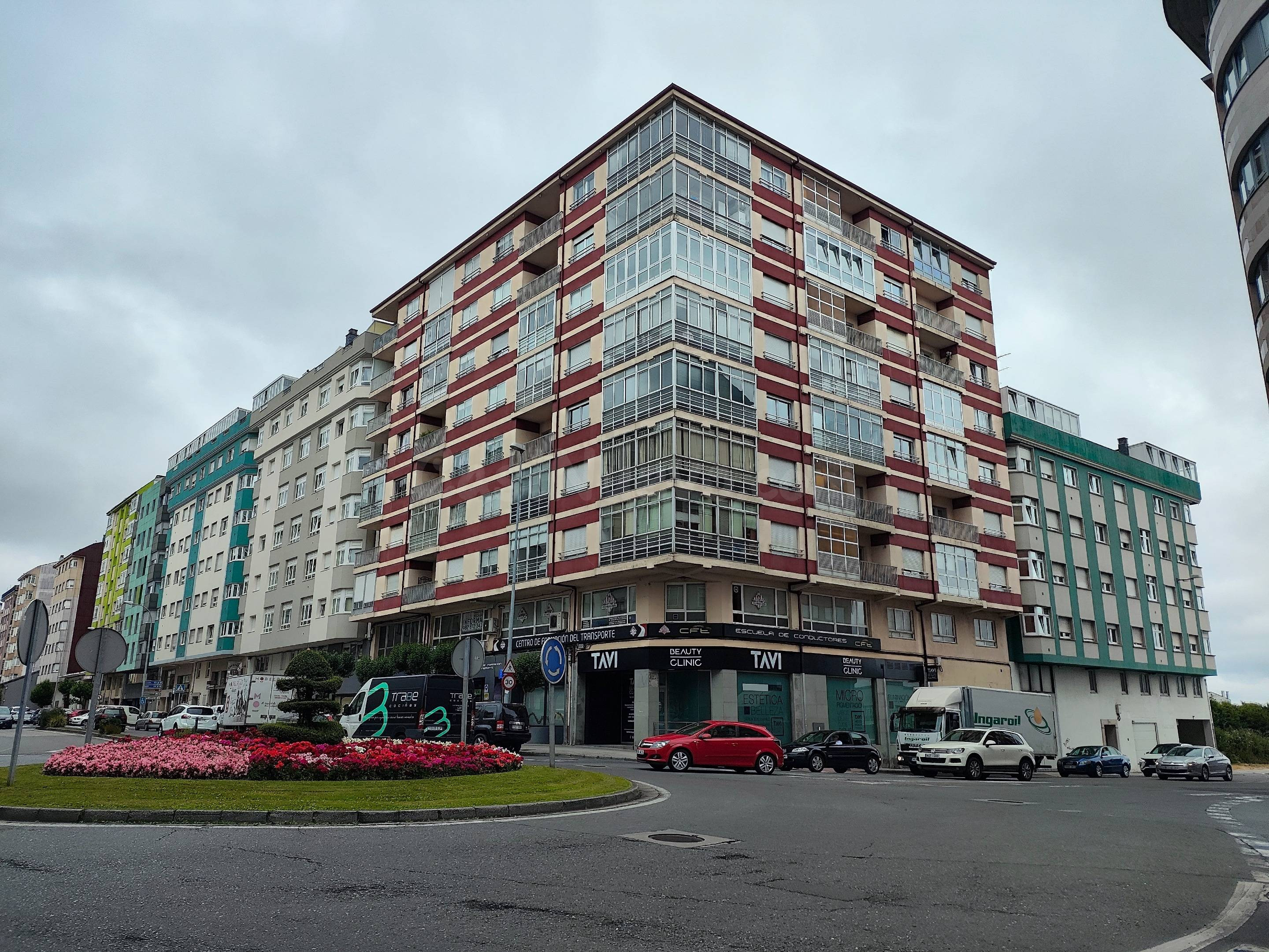 AMPLIA VIVIENDA DE 5 DORMITORIOS EN LA AVENIDA DE LA CORUÑA