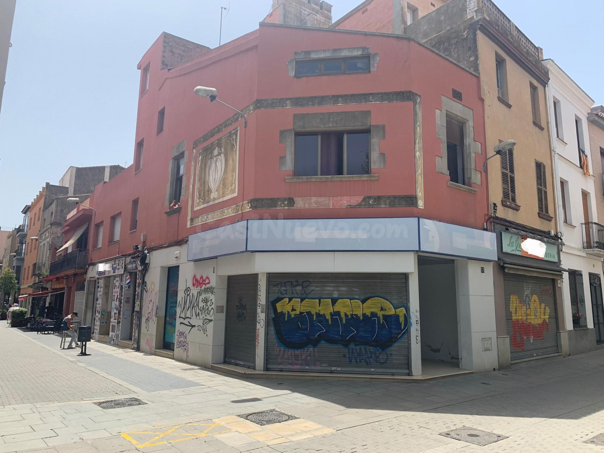 EDIFICIO SITUADO EN FRENTE DE LA IGLESIA DE MALGRAT DE MAR - foto 2