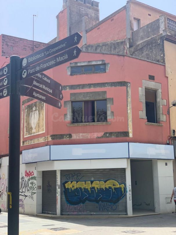 EDIFICIO SITUADO EN FRENTE DE LA IGLESIA DE MALGRAT DE MAR - foto 3