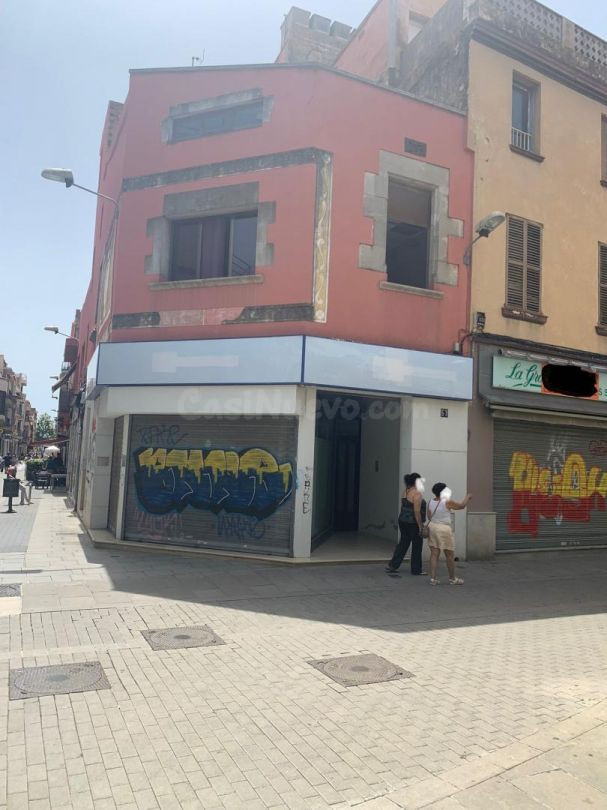 EDIFICIO SITUADO EN FRENTE DE LA IGLESIA DE MALGRAT DE MAR - foto 4