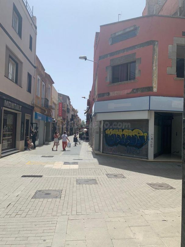 EDIFICIO SITUADO EN FRENTE DE LA IGLESIA DE MALGRAT DE MAR - foto 5