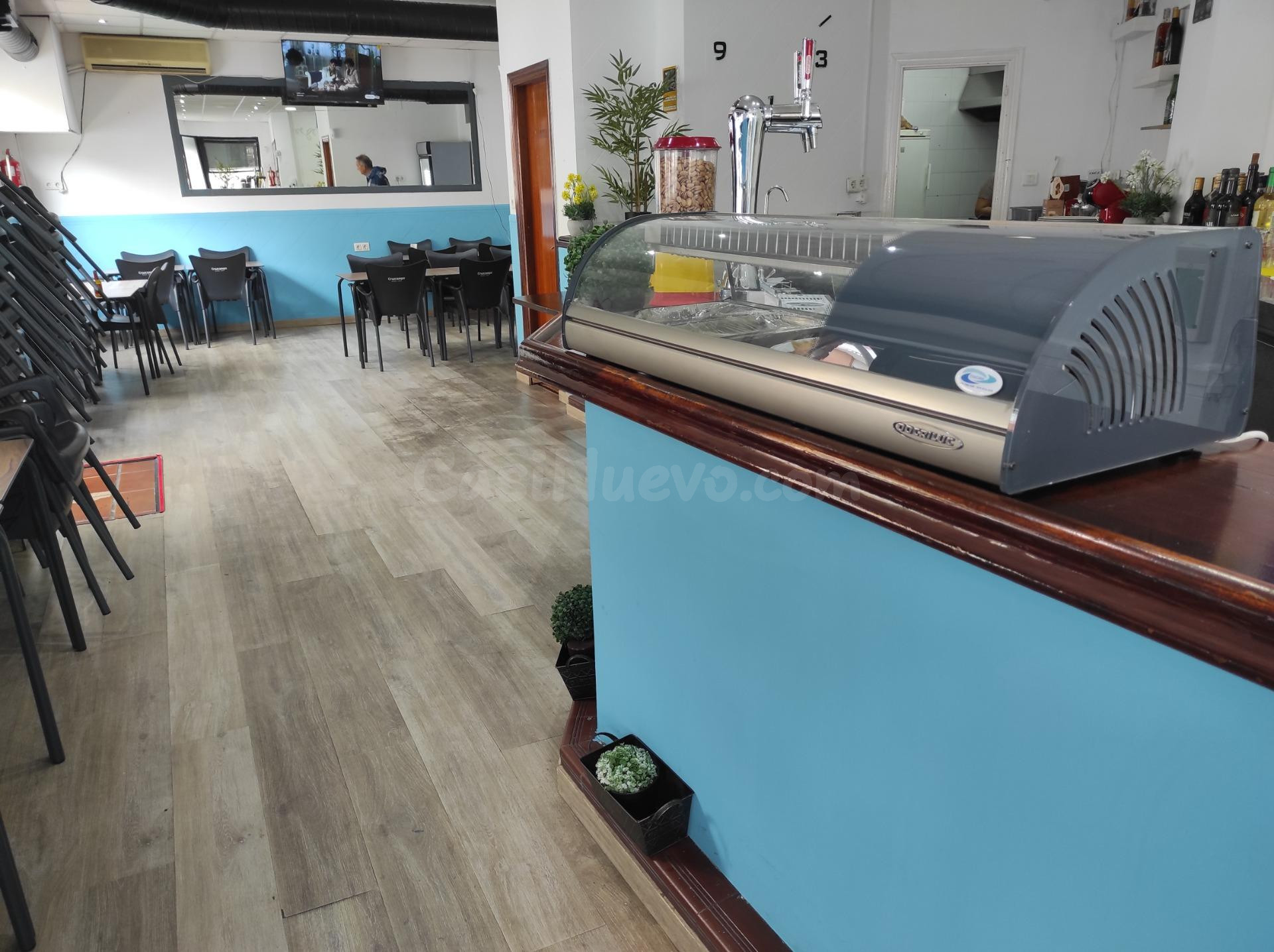 Local comercial junto a Torneo, con licencia de cocina, vela - foto 2