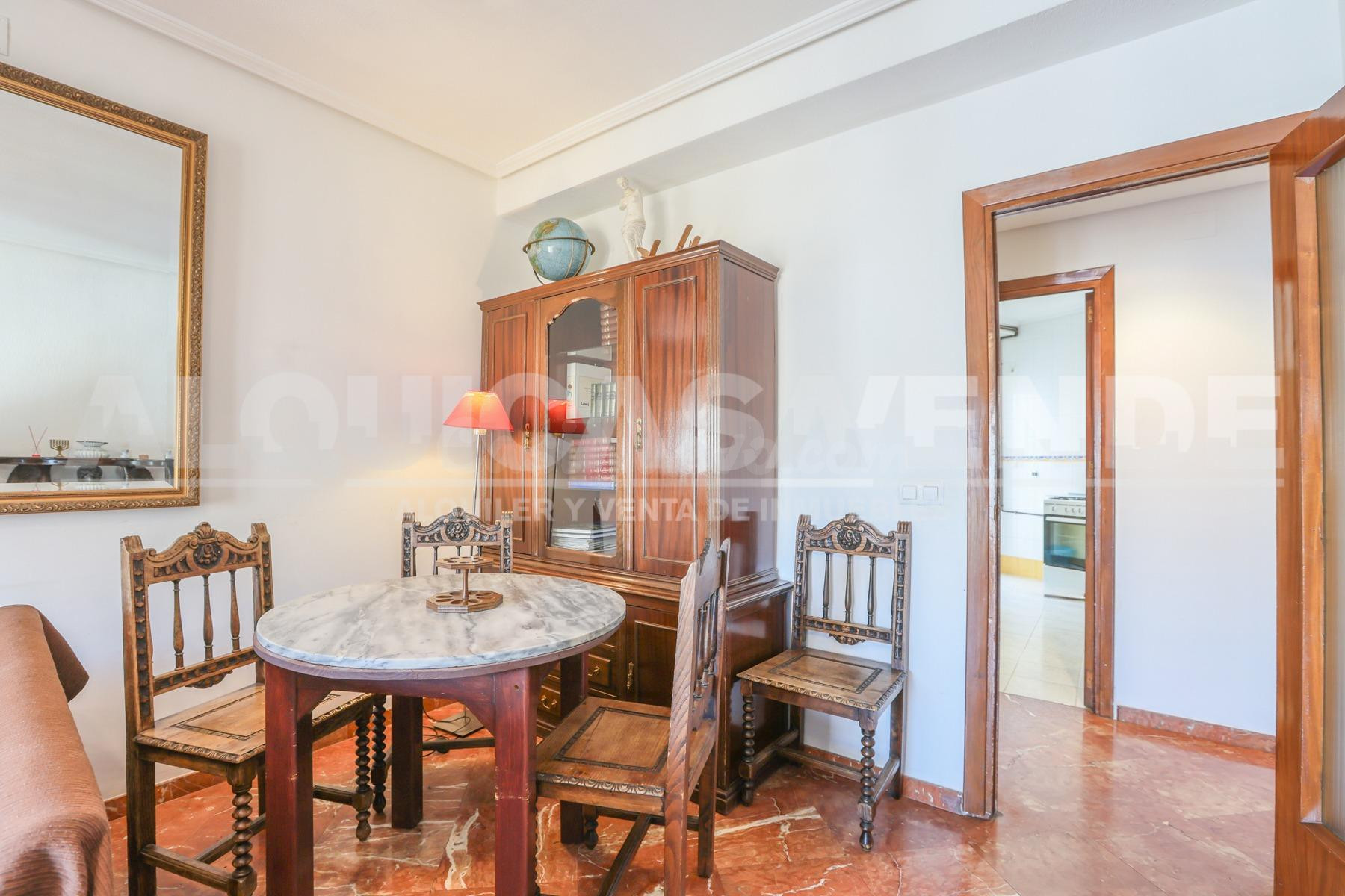 Piso en Venta en el Corazón de Sevilla - Plaza de la Encarna - foto 2