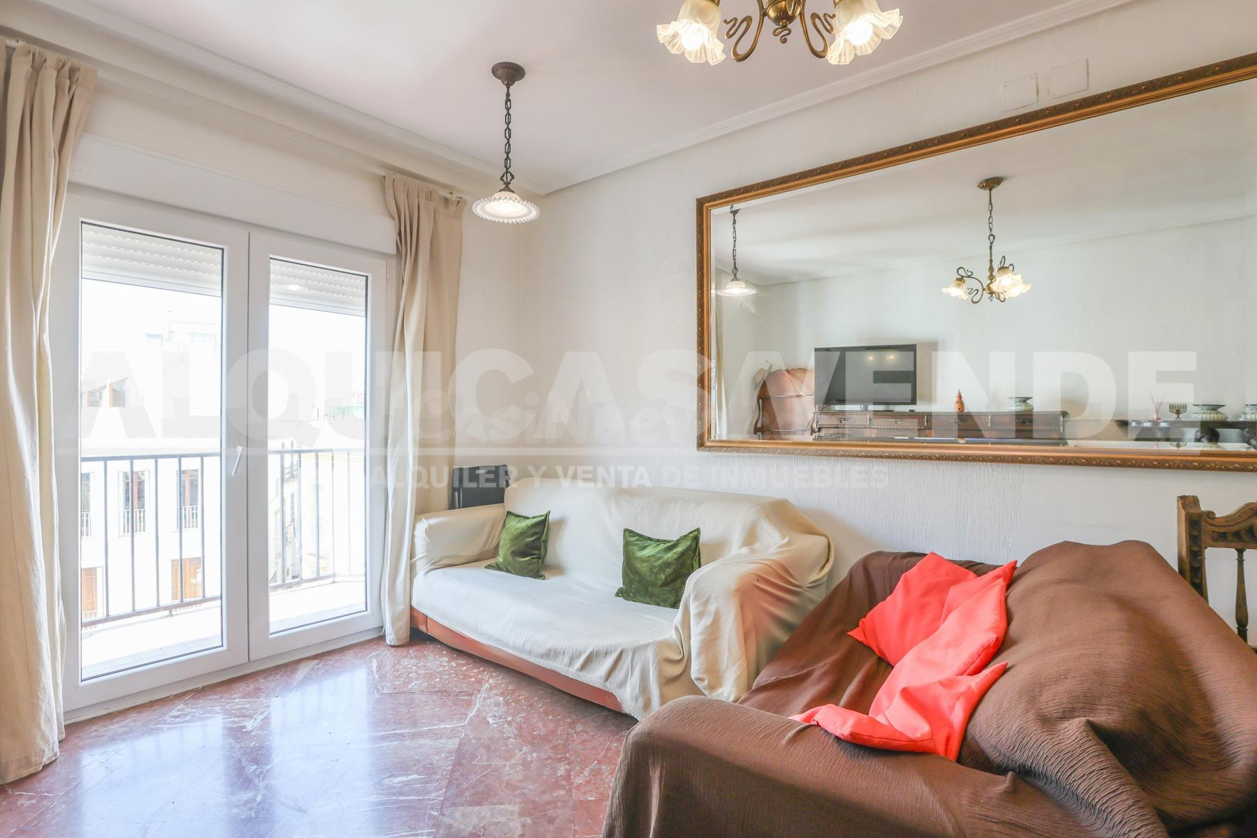 Piso en Venta en el Corazón de Sevilla - Plaza de la Encarna - foto 3