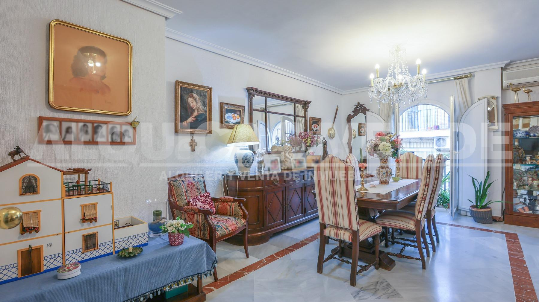 Centro San Lorenzo. Excelente y amplia vivienda de 3 habitac