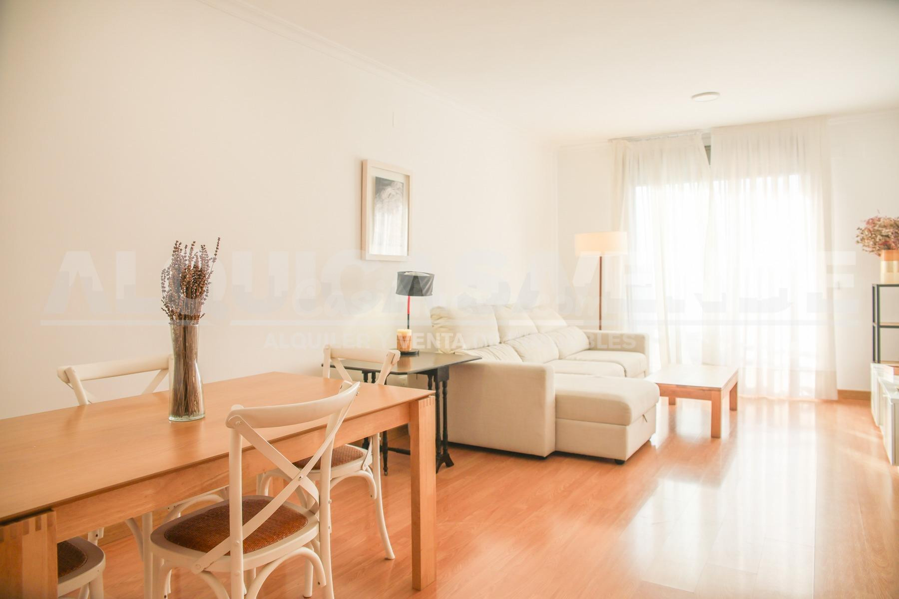 Bermejales, junto CC Lagoh. Vivvieda de calidades de lujo 2 habitaciones 2 baños. Garaje. Trastero. Piscina. Pistas deportivas.