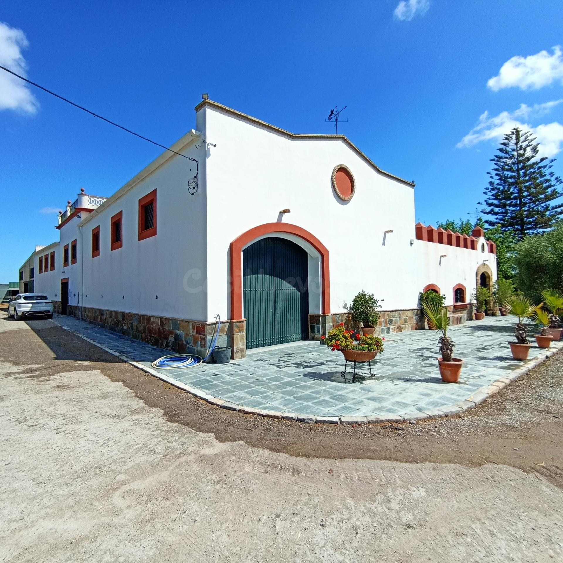 FINCA CORTIJO CON FÁCIL ACCESO DESDE AUTOVÍA JEREZ EN SANLÚCAR