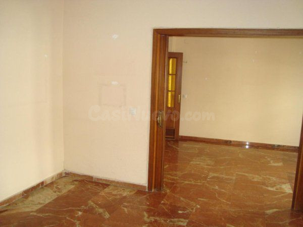 PISO SIN AMUEBLAR EN ZONA CENTRO