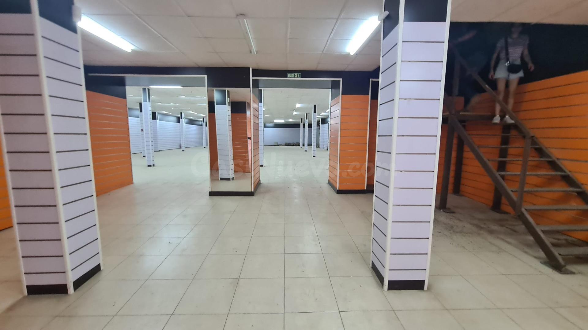 LOCAL DE GRANDES DIMENSIONES EN ALQUILER EN CIUDAD JARDÍN - foto 3