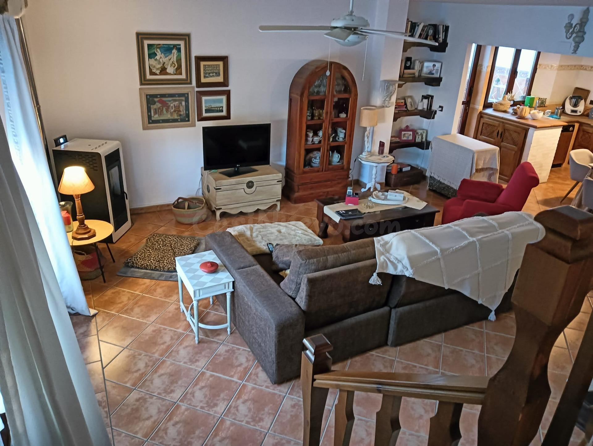 Amplia casa con buhardilla y apartamento independiente en Al - foto 3