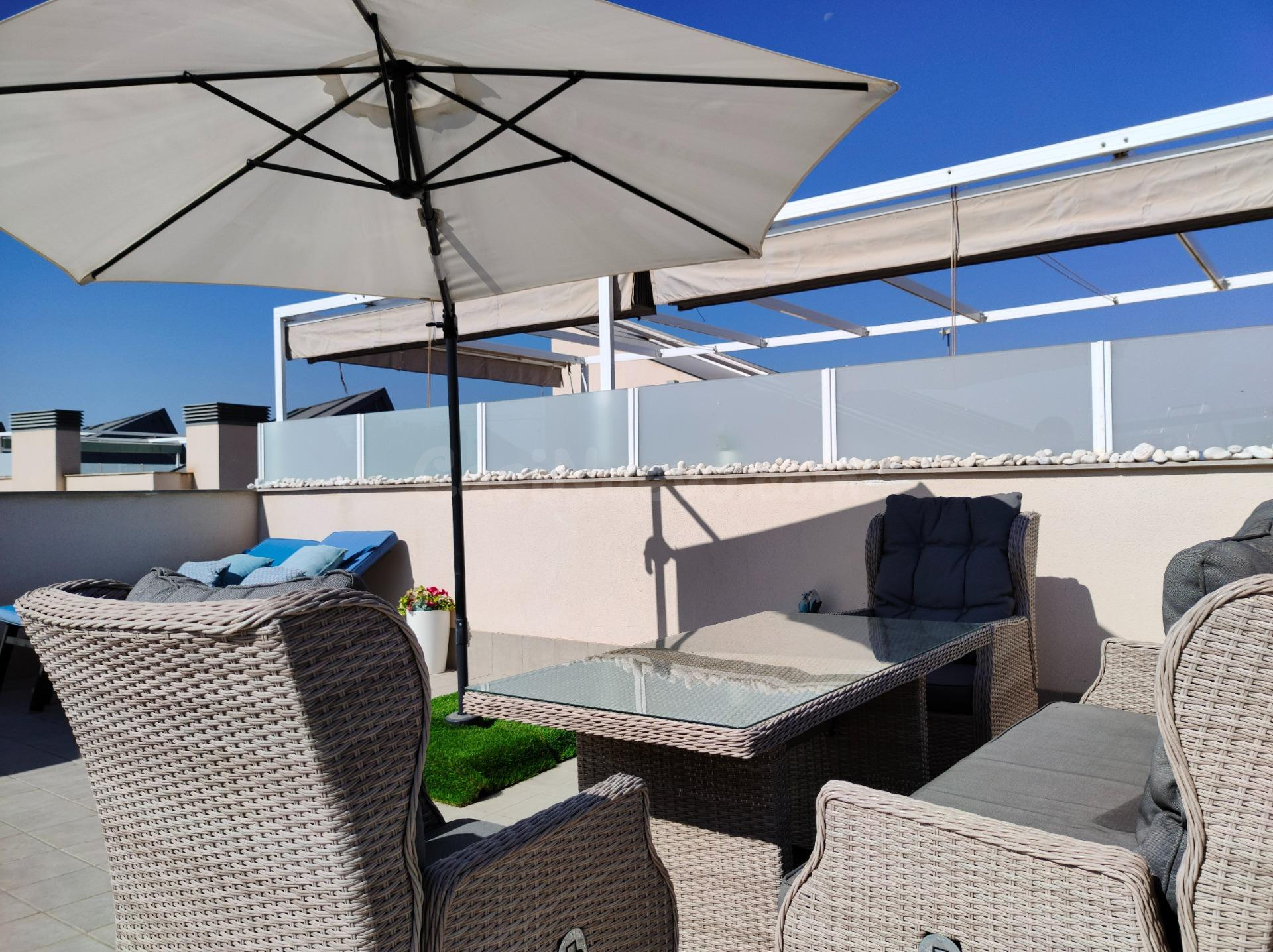 APARTAMENTO DE 2 DORMITORIOS 2 BAÑOS, GARAJE, EN TORREVIEJA  - foto 2