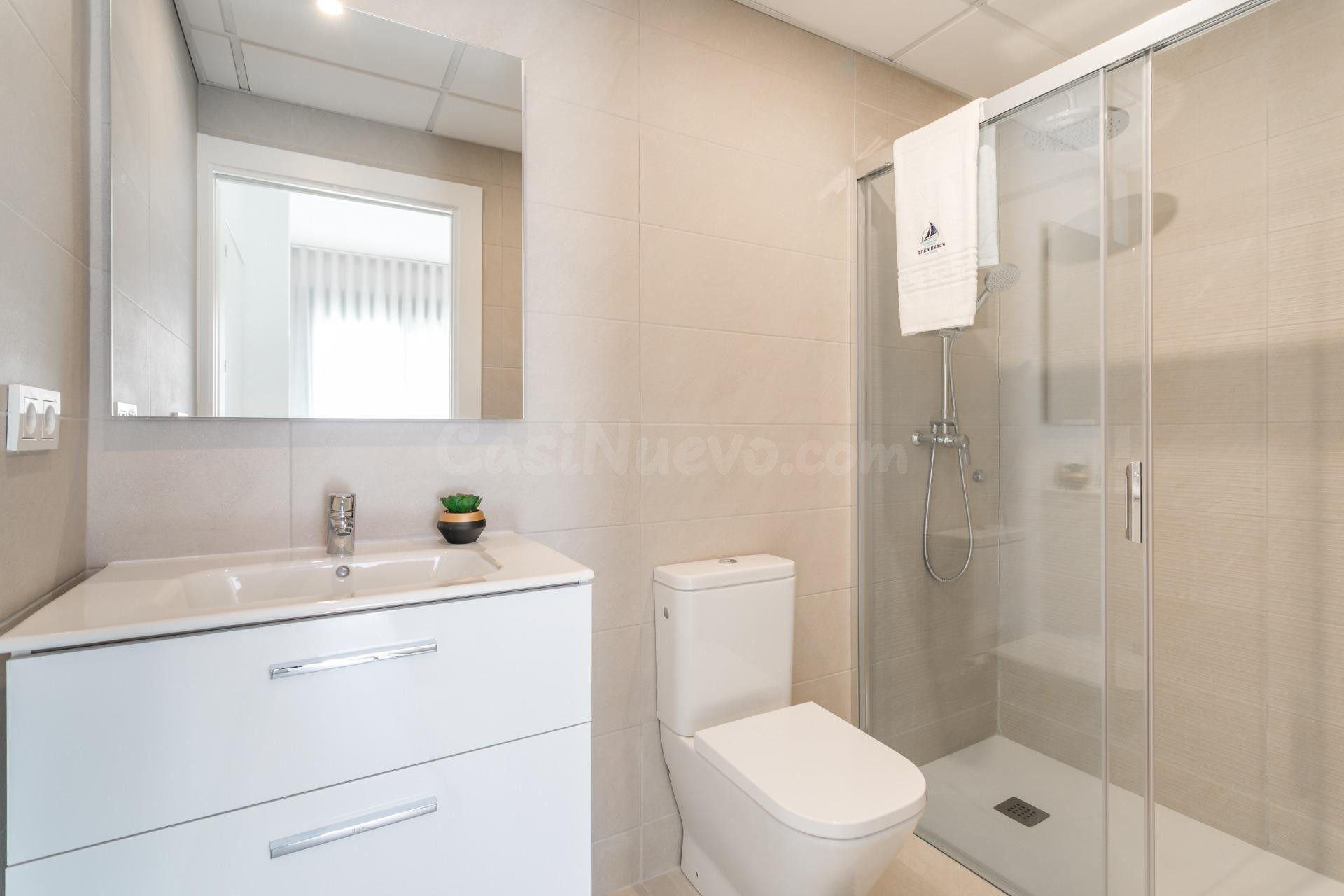 APARTAMENTOS DE OBRA NUEVA CON VISTAS AL MAR. 2 DOR. 2 BAÑOS. APARCAMENTO. PISCINA. PLAYA A 700 M. - foto 4