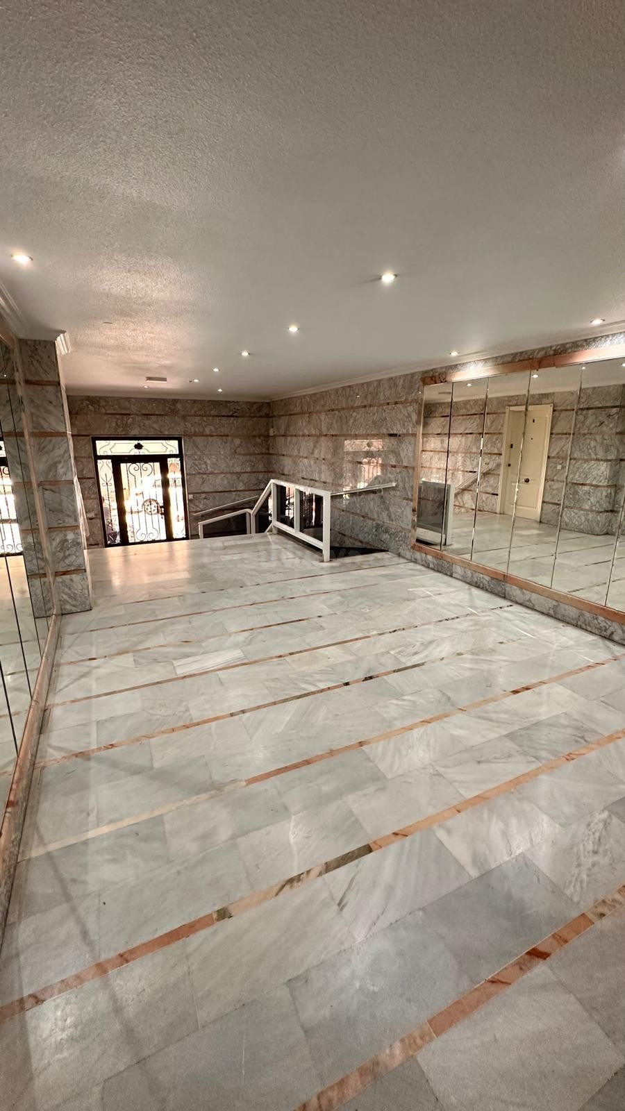Apartamento en Centro de Torrevieja Reformado de 2 dormitori - foto 3