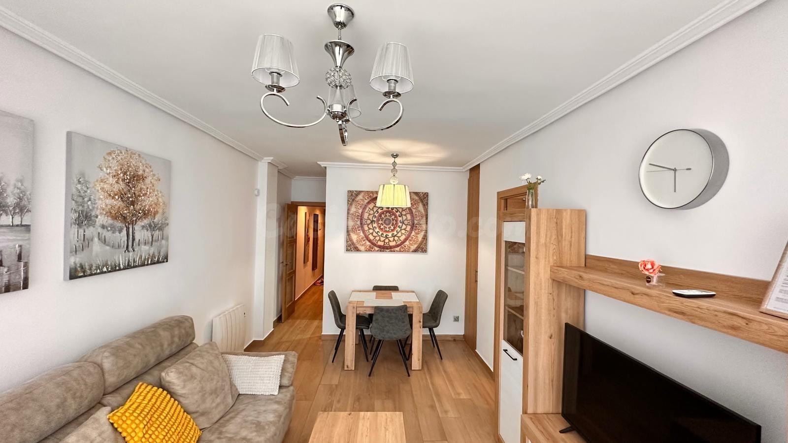 Apartamento en Centro de Torrevieja Reformado de 2 dormitori - foto 5