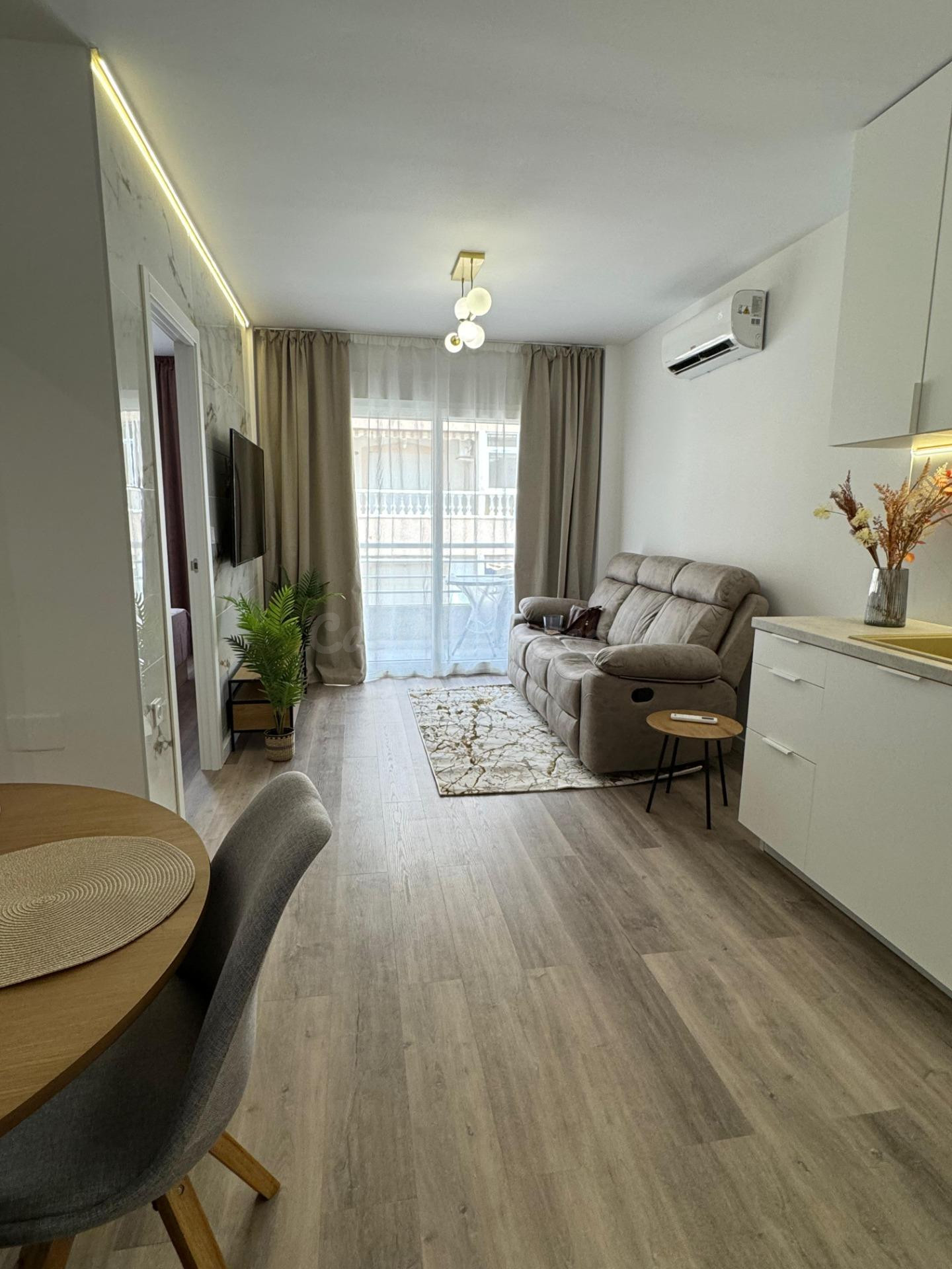 APARTAMENTO HECHO A OBRA NUEVA! TOTALMENTE REFORMADO. 2 DORM. 1 BAÑO. PLAYA DEL CURA A 500 METROS.