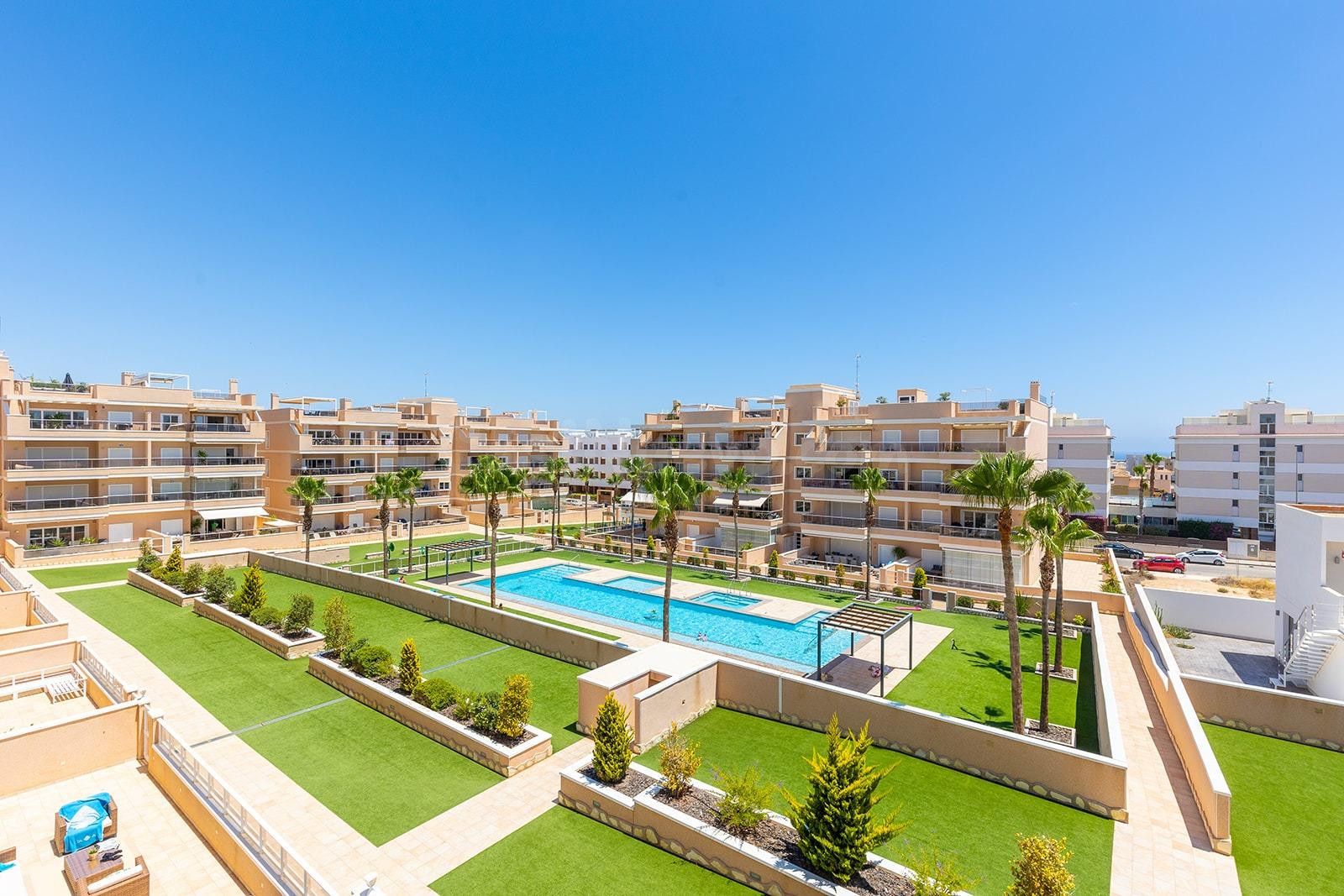 PRECIOSO APARTAMENTO EN ORIHUELA COSTA. 2 DORM. 2 BAÑOS. CON - foto 2