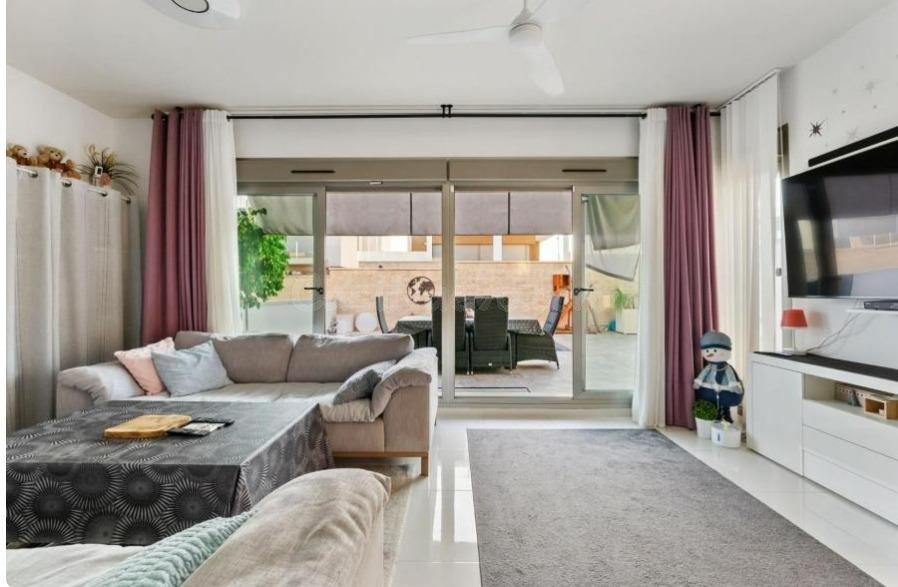 VILLA DE 3 DORMITORIOS 3 BAÑOS EN ORIHUELA COSTA (PAU 26)