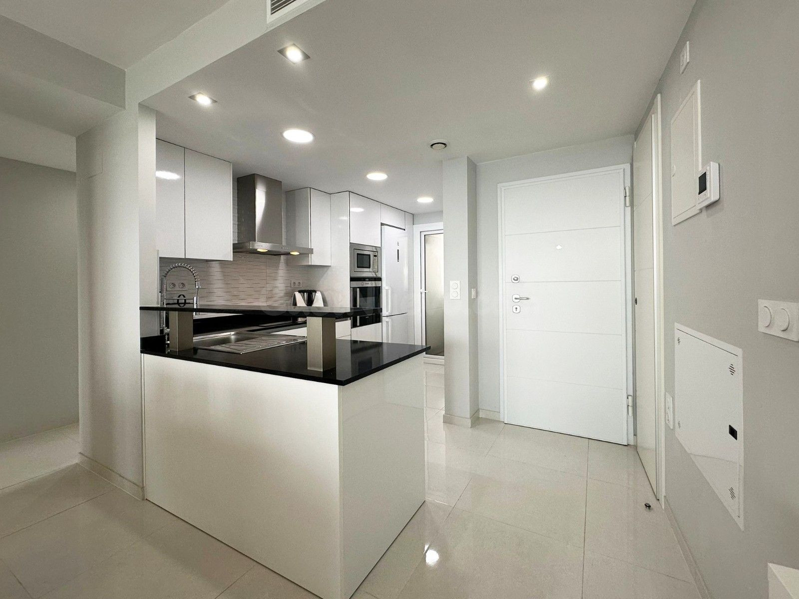 APARTAMENTO CON VISTAS AL MAR DE 2 DORMITORIOS 2 BAÑOS EN PU - foto 2
