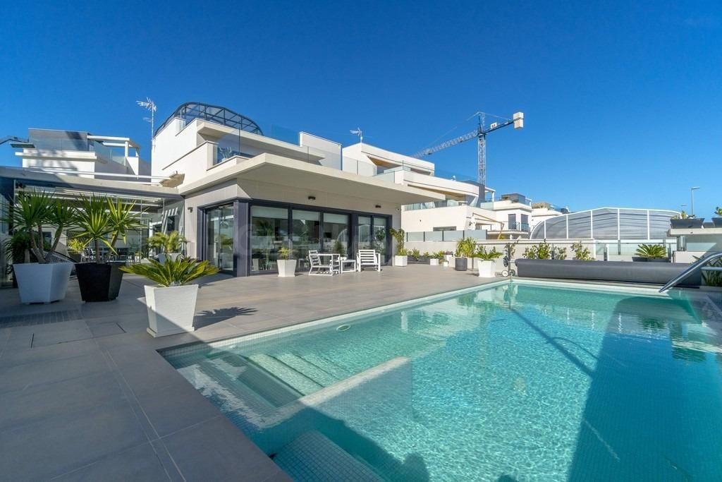 VILLA DE 2 DORMITORIOS 2 BAÑOS EN CAMPO AMOR ( ORIUELA COSTA - foto 2