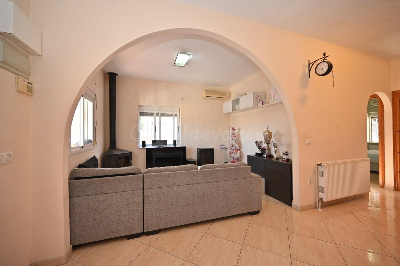SE VENDE CHALET ADOSADO EN LOS BALCONES (ORIHUELA COSTA) - foto 4