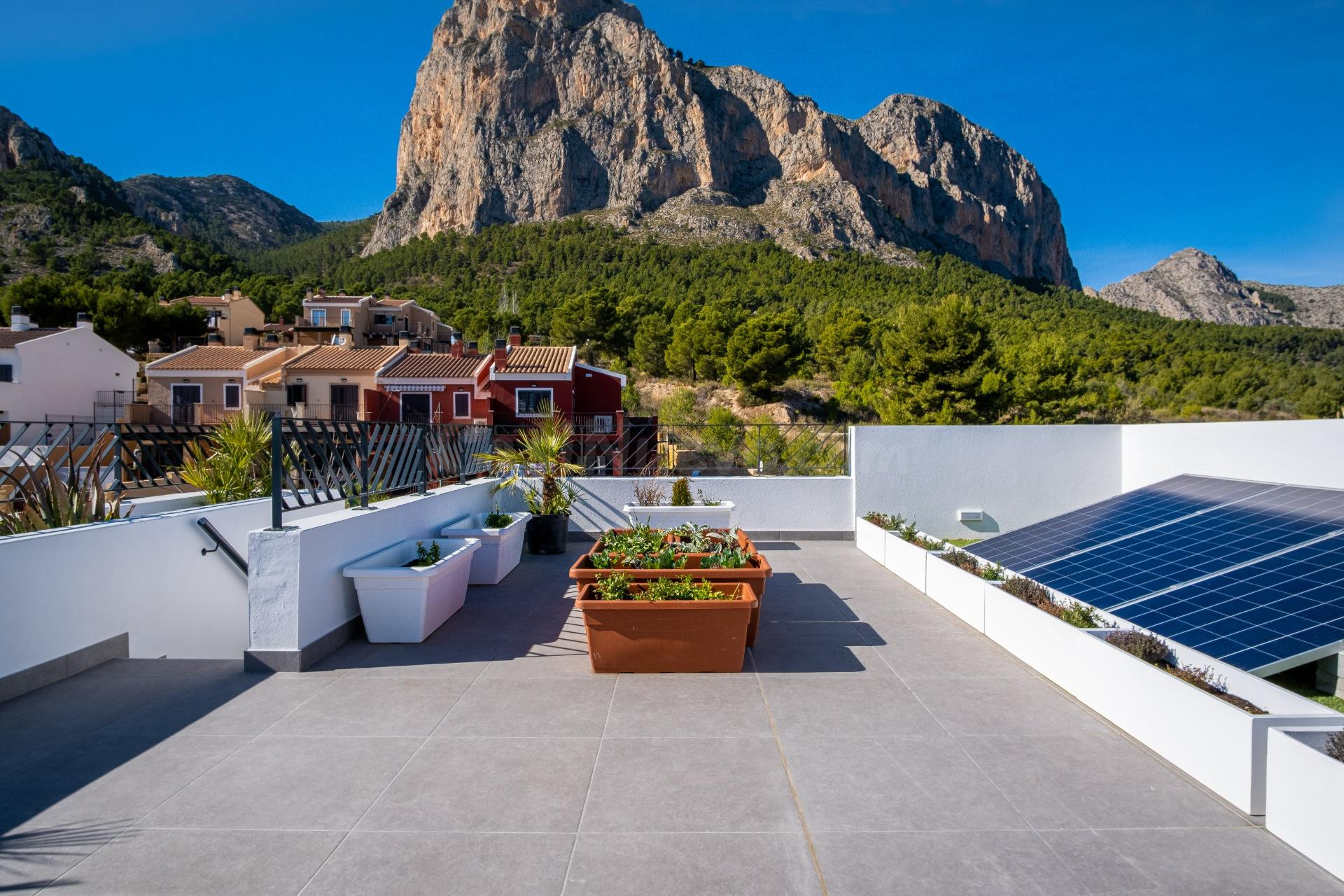 VILLA INDEPENDIENTE DE 3 DORMITORIOS 2 BAÑOS CON VISTAS AL M - foto 2