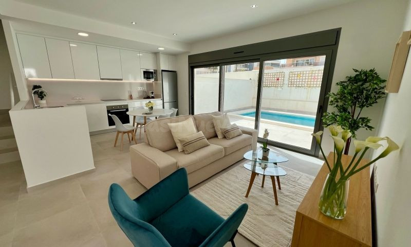 CHALET ADOSADO DE 3 DORMITORIOS 2 BAÑOS EN LA ZENIA (ORIHUELA COSTA ) - foto 3