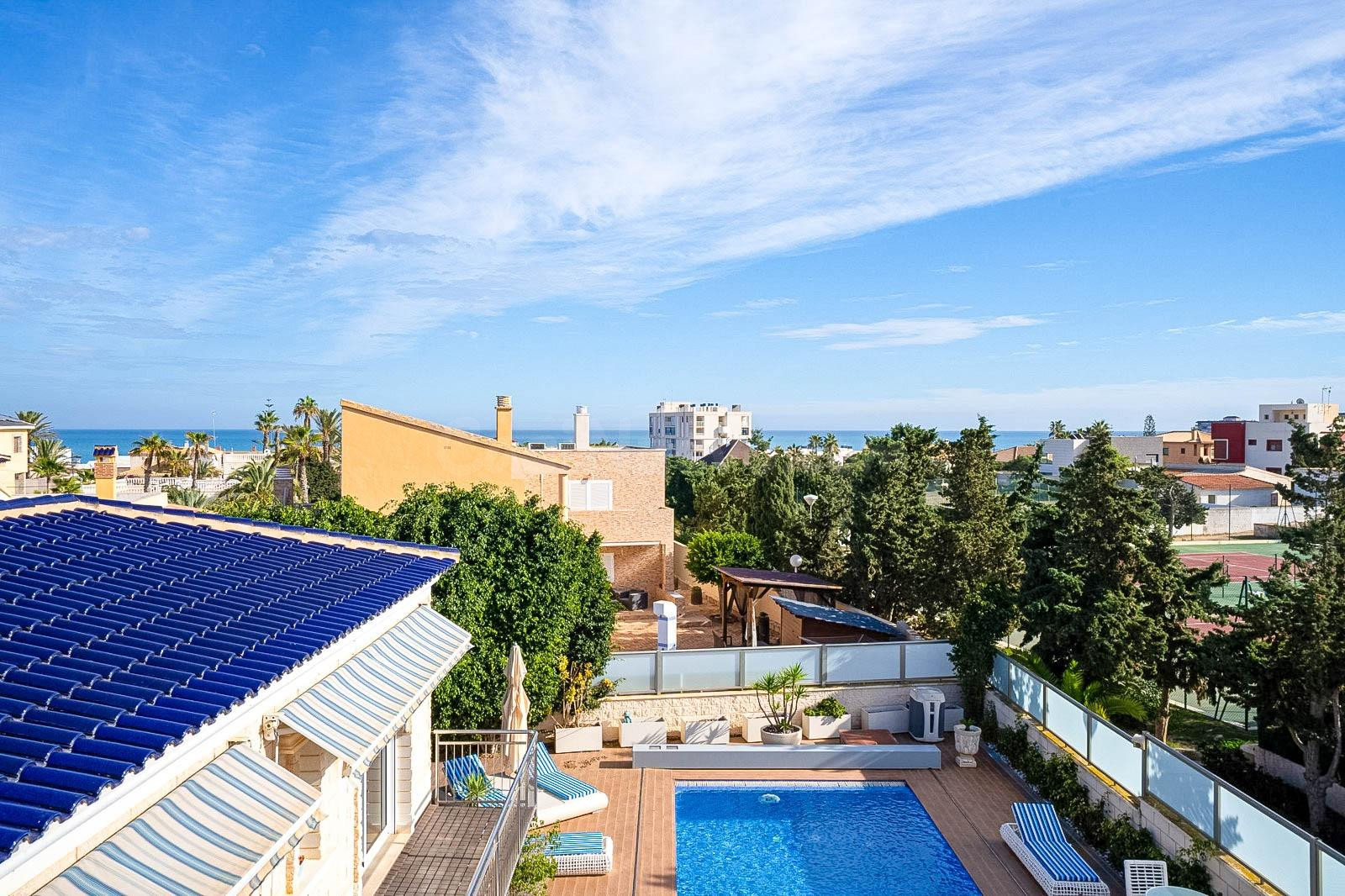 VILLA DE 5 DORMITORIOS CON PISCINA EN LA MATA TORREVIEJA (AL - foto 4