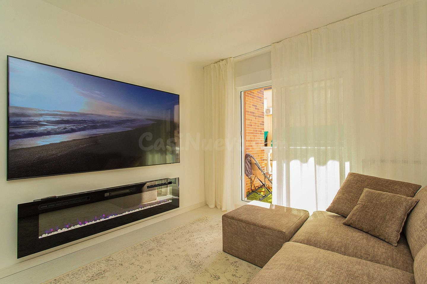 APARTAMENTO REFORMADO DE 2 DORMITORIOS Y 1 BAÑO A 200 METROS - foto 2