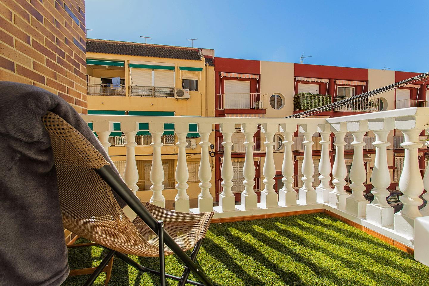 APARTAMENTO REFORMADO DE 2 DORMITORIOS Y 1 BAÑO A 200 METROS - foto 5